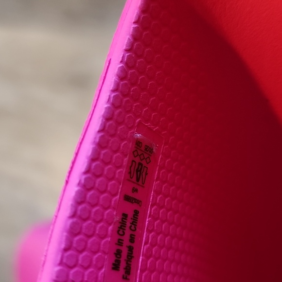CROCS Vibrant Pink Slippers - Picture 11 of 15